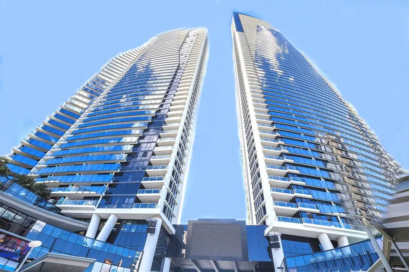 Sealuxe Central Surfer Paradise Spacious Deluxe Ocean View King Spa Apartment - Image 1