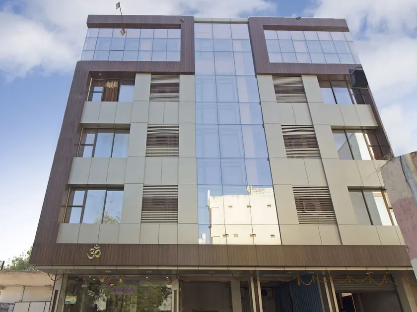 Hotel Netra Sai by OYO Rooms - Image 1