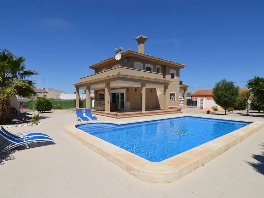 Magnificent Villa for Large Families in San Fulgencio - Image 1