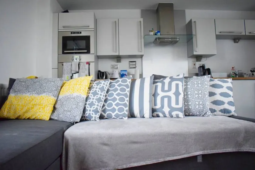 Modern 2 Bedroom Flat With Balcony in East India - Image 1