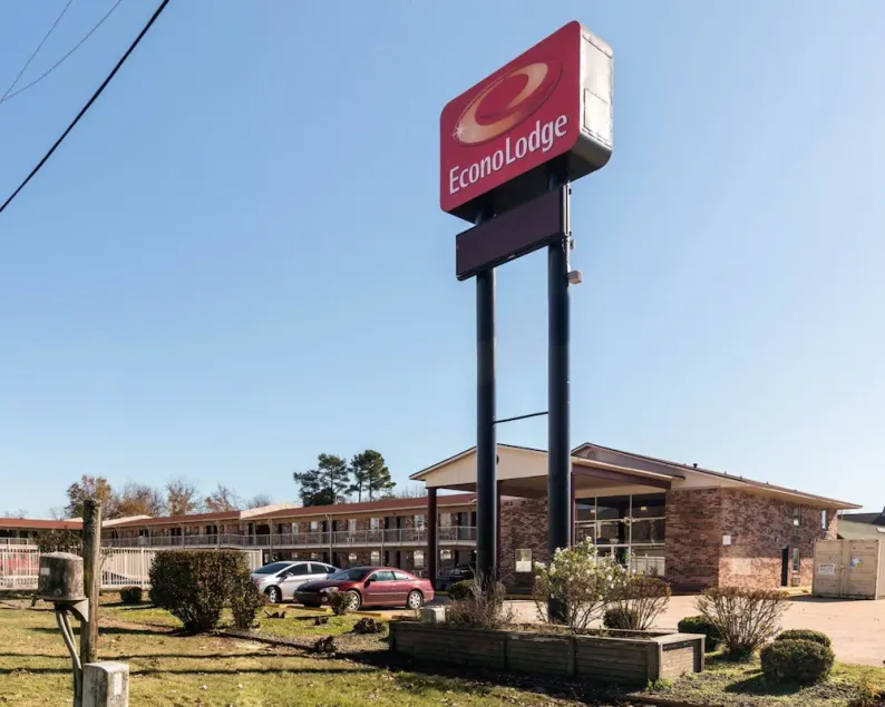 Econo Lodge Russellville I-40 - Image 1
