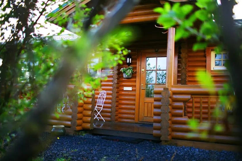 Log Cabin at White River - Image 1