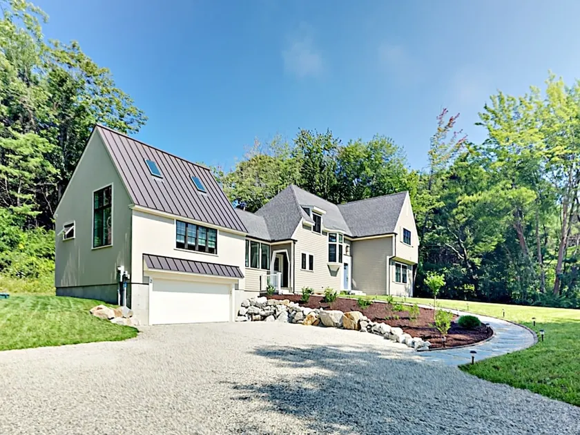 New Light-filled 3br W/ Gourmet Kitchen & Patio 3 Bedroom Home - Image 1
