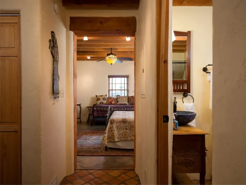 2 Bedroom - In Railyard, 10 Min. Walk to Plaza - Desert Breeze - Image 1