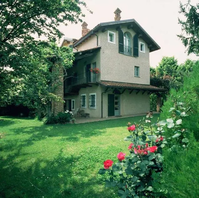 Apartment With 2 Bedrooms in Carrù, With Enclosed Garden - 45 km From - Image 1