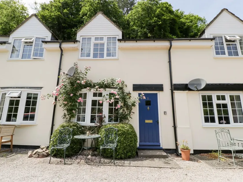 5 Wye Rapid Cottages - Image 1