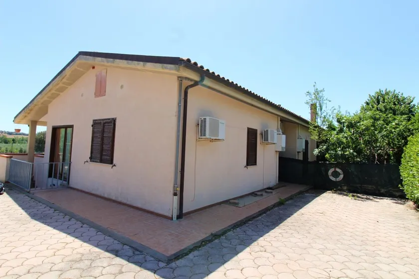 Villa With 2 Bedrooms in Grosseto, With Enclosed Garden - 15 km From the Beach - Image 1