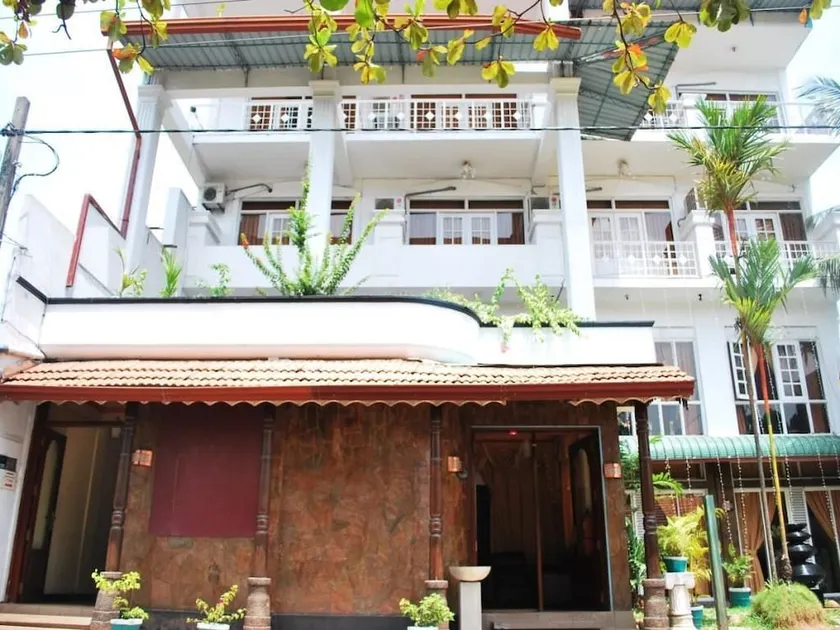 Nathalia Tourist Hotel - Image 1