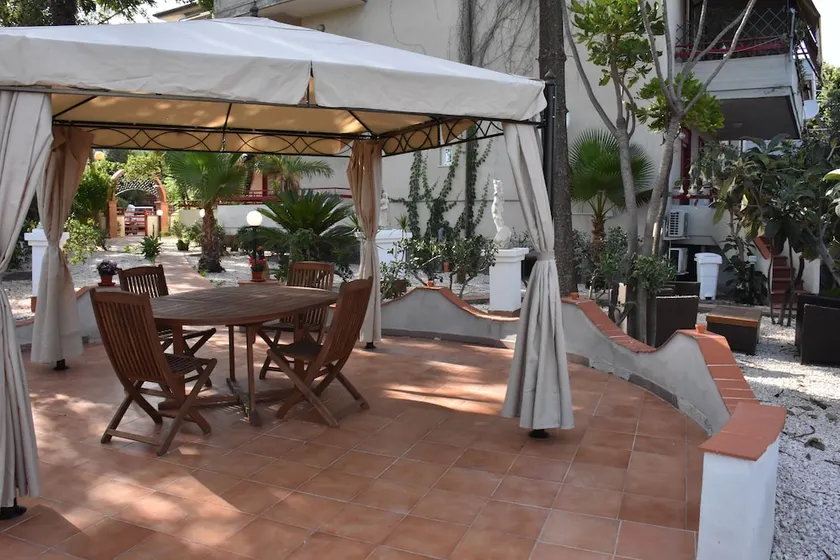 La Mimosa Rooms - Image 1