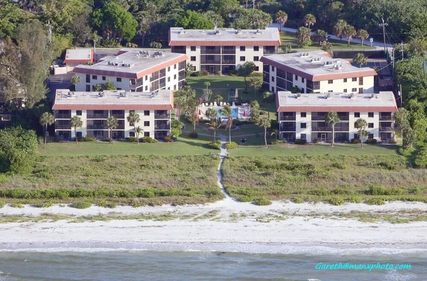 Agréable appartement en copropriété convivial et familial avec piscine privée | Vue sur l'eau | Proche de la plage - Image 1