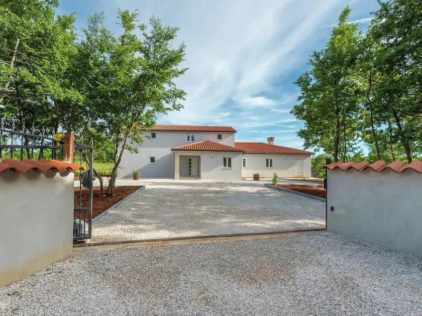 Villa in Nedešcina With Private Pool - Image 1