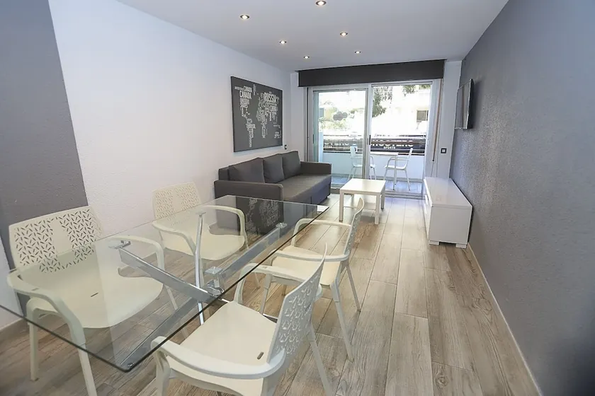 DIFFERENTFLATS Llum - Image 1