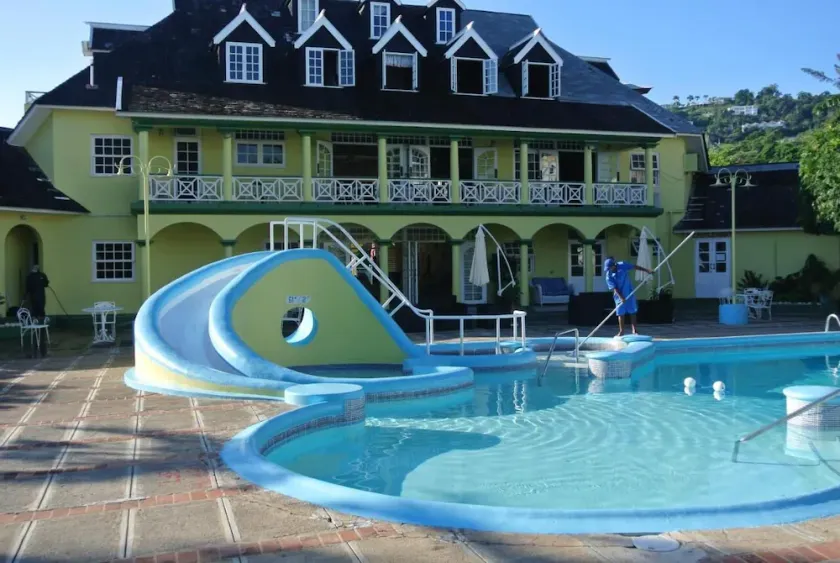 Sand Castle Hotel - Image 1