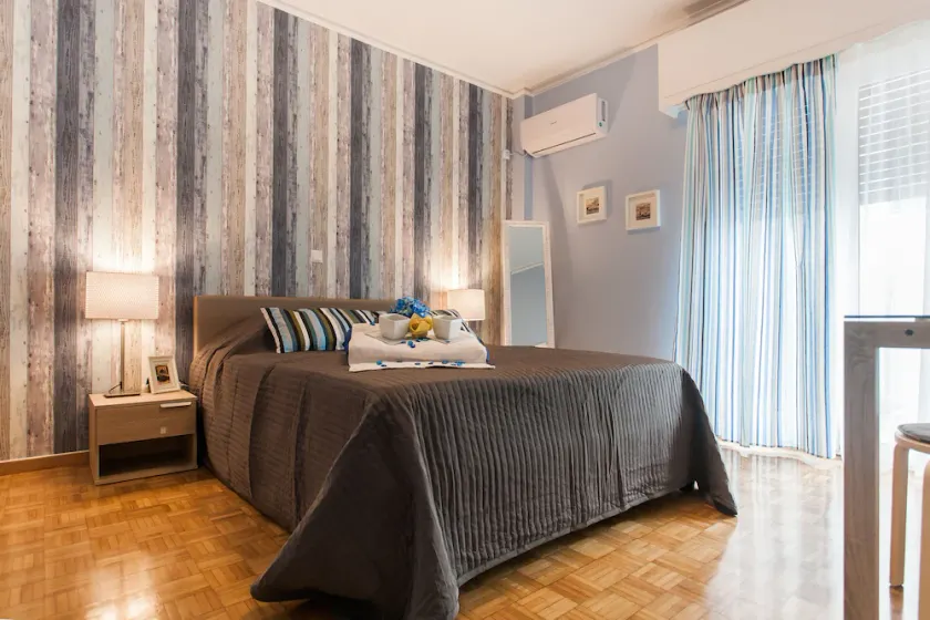 Big Central Metro Station Apartment 1 - Image 1