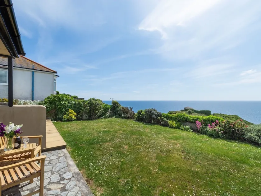 Detached Holiday Home With Garden and Unhindered View of Beautiful Nature and sea - Image 1