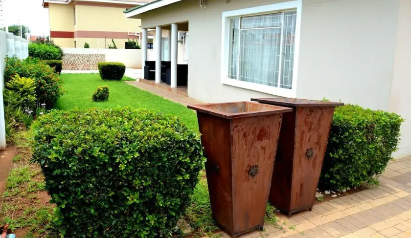 Gie's Guesthouse - Image 1