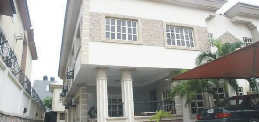 Upper Class Suites - Image 1