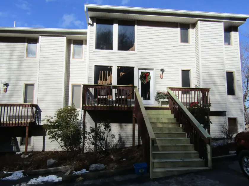 The Crest 200-j 1 Bedroom Condo by Redawning - Image 1