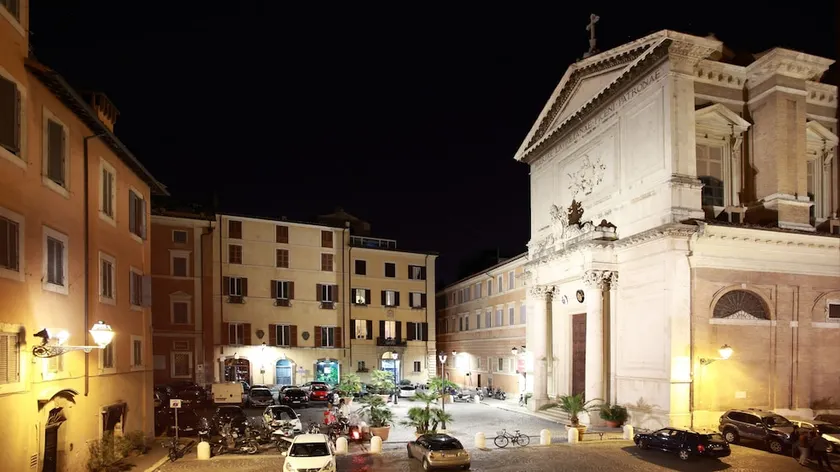 Coronari Courtyard - Image 1