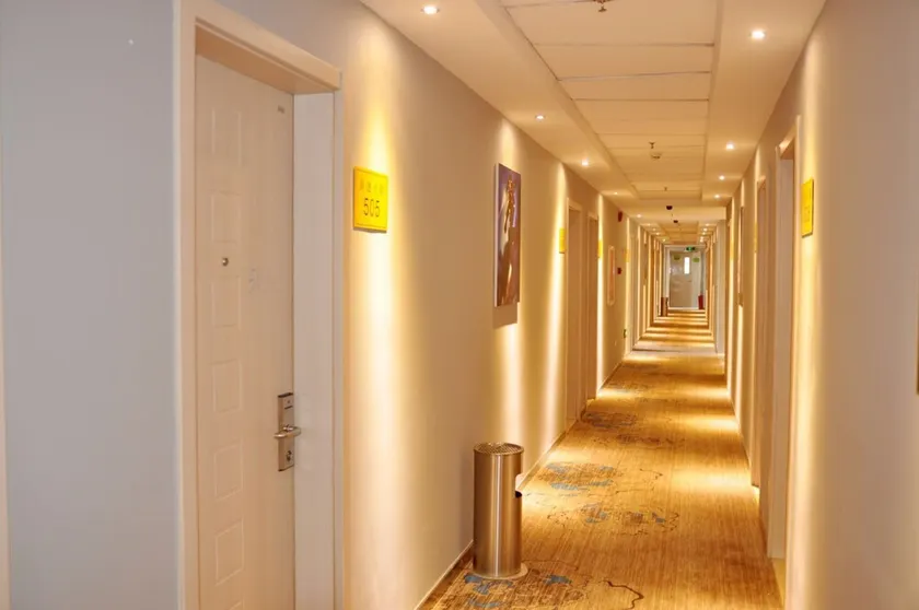 Kooka Hotel - Image 1