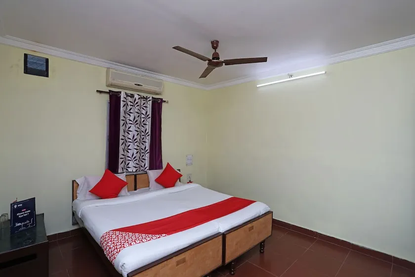 Hotel Raj Mahal By OYO Rooms - Image 1
