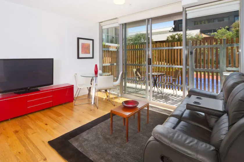 Port Melbourne Executive Living - Image 1