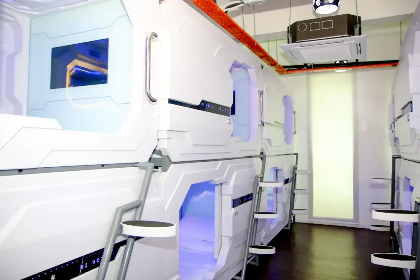 UZ Airport Capsule Hotel - Image 1