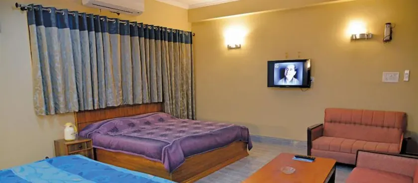 Hotel Yamini - Image 1
