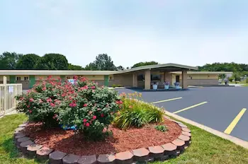 Americas Best Value Inn Iola - Image 1