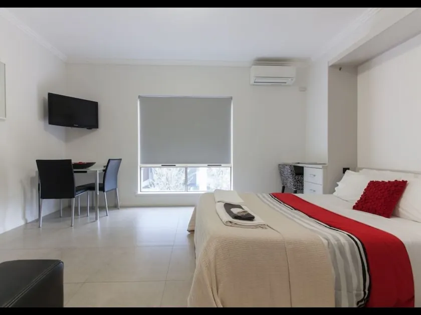 Malcolm Street Apartments - Image 1