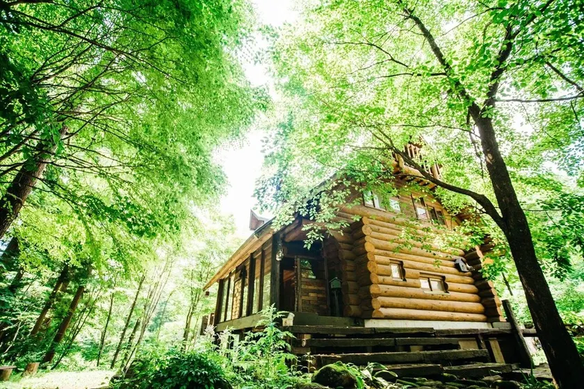 SUNNSNOW Loghouse - Image 1