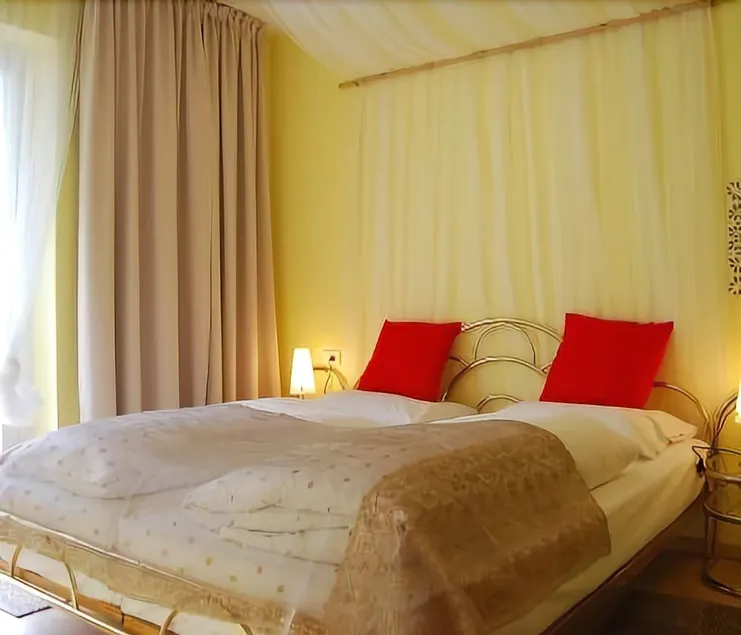 Hotel Bamboo - Image 1