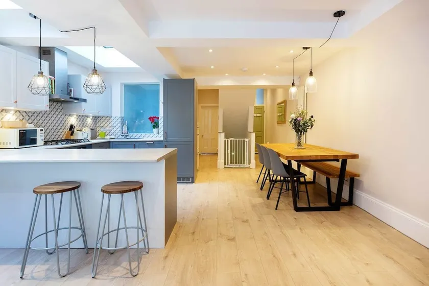 Blue Hues in Battersea - Image 1