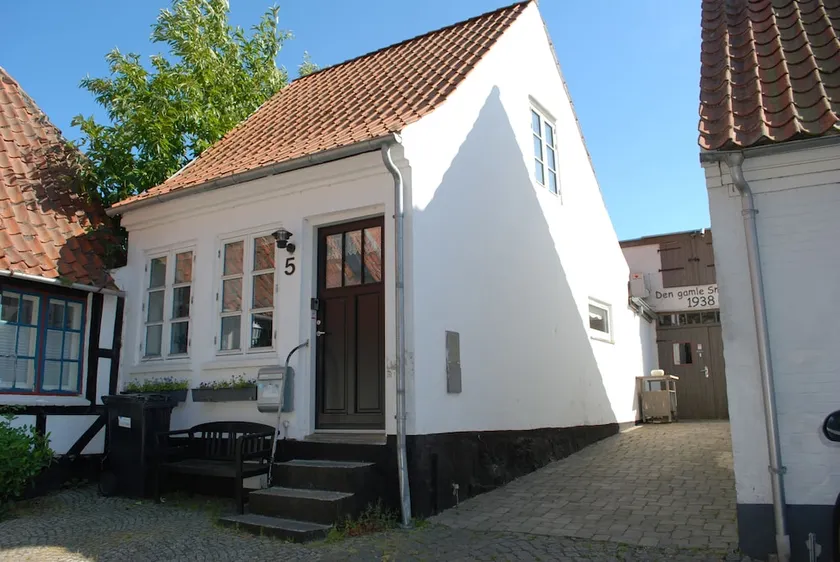 Slotsgade 5 - Image 1