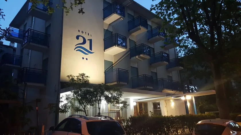Hotel 21 - Image 1