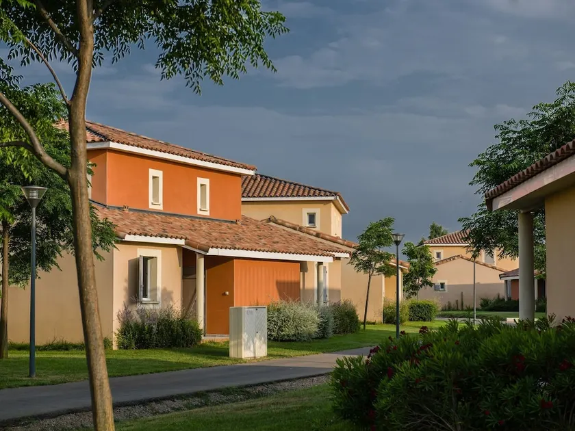 Holiday Home in Mediterranean Style With air con and Jacuzzi - Image 1