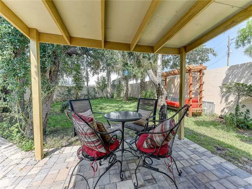 Anastasia Cottage, 2 Bedrooms, Walk to Beach, Sleep 4 - Image 1