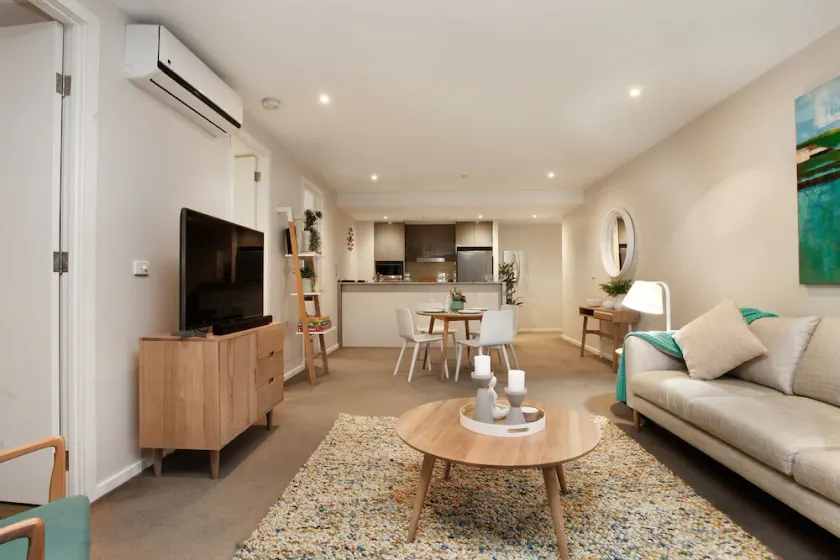 StayCentral - Nott Street Port Melbourne - Image 1