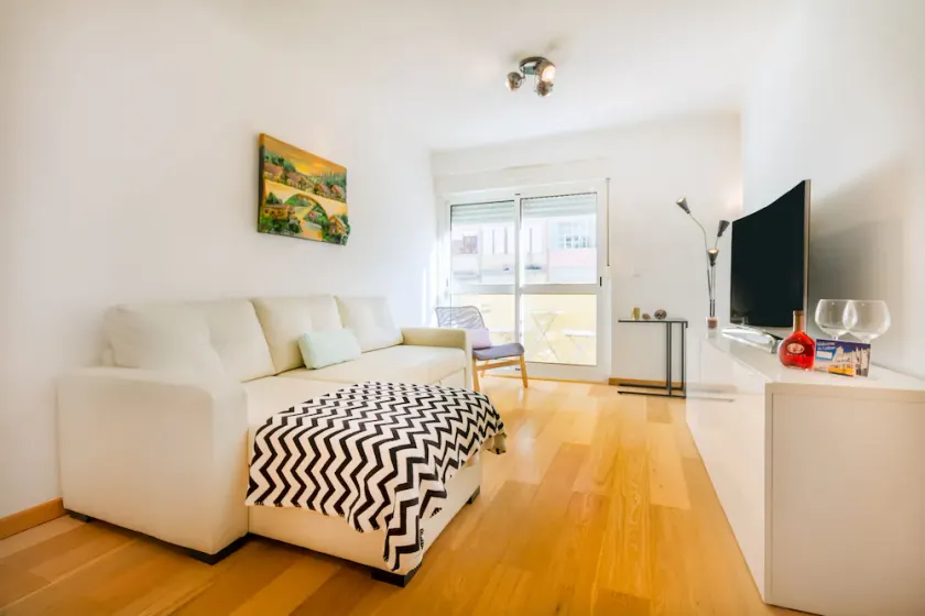 Olaias Flat with Free Parking - Image 1