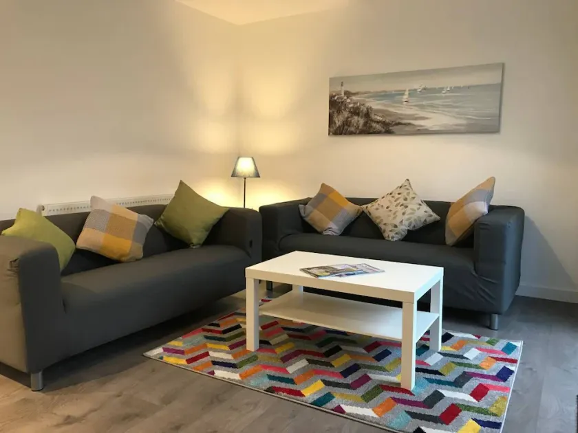Beautiful Refurbished Home - Short Walk to the Beach - Image 1