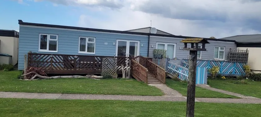 25C Medmerry Park 2 Bedroom Chalet - No Manual Workers Allowed - Image 1