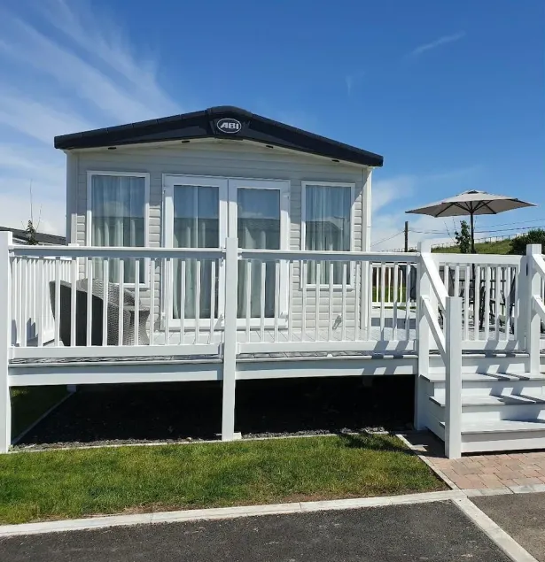 The Sea Breeze - 8 Berth Premium Caravan in Camber Sands - Image 1