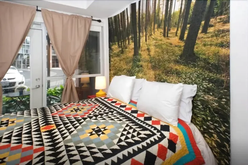 Super Awesome King West Furnished Suite - Image 1