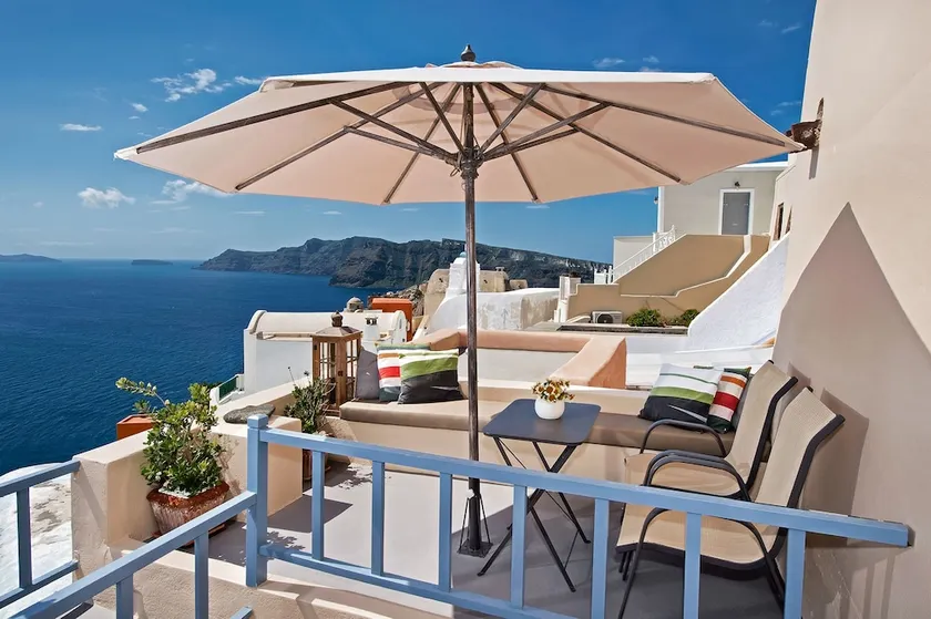 Lucky Homes - Oia - Image 1