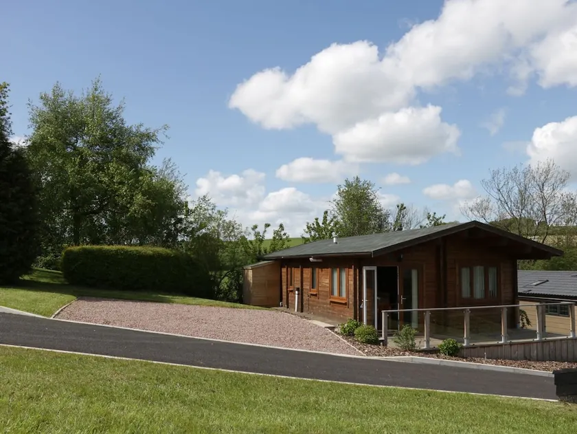 Hill View Lodge 3 - Image 1