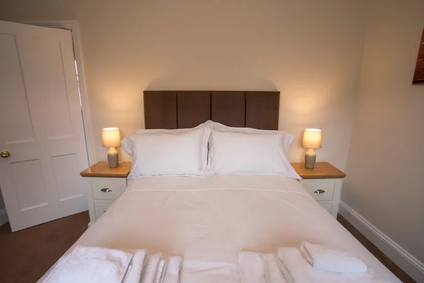 Spacious 2 Bedroom Apartment Surrounded with 36 Acres of Parkland - Image 1