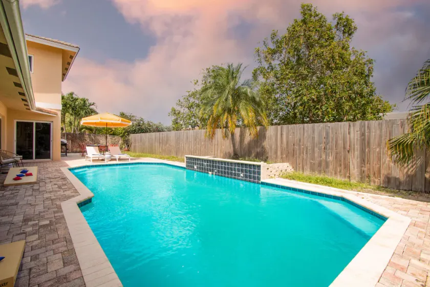 Sunflower by Avantstay Pool, Bbq, Pool Table & Outdoor Dining! - Image 1