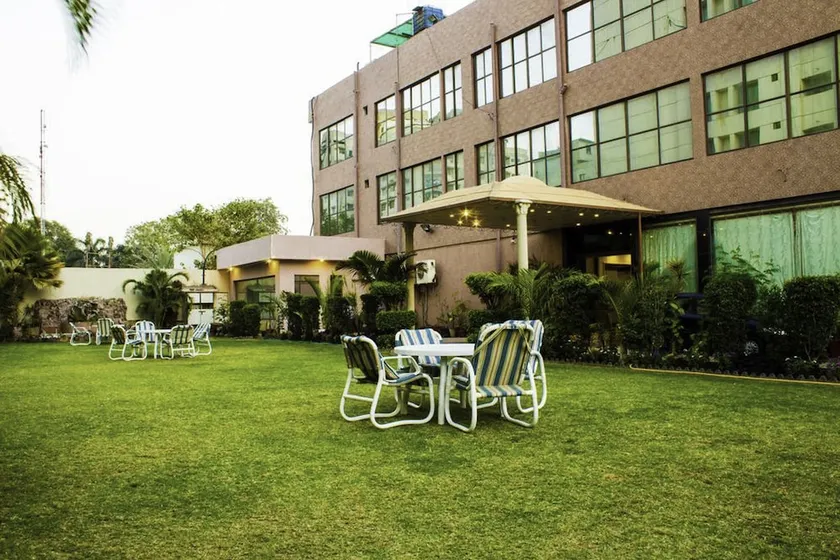 Hotel Country Inn - Image 1