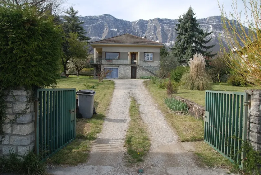Nice home in Saint Ismier - Image 1