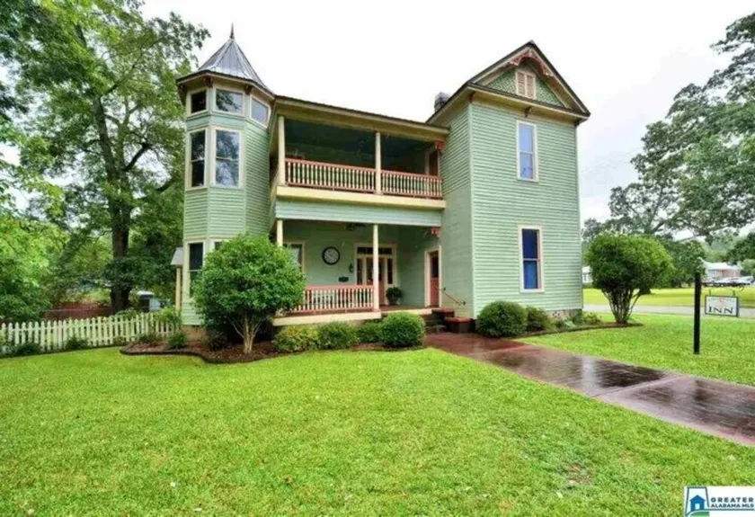 Columbiana Inn - Image 1